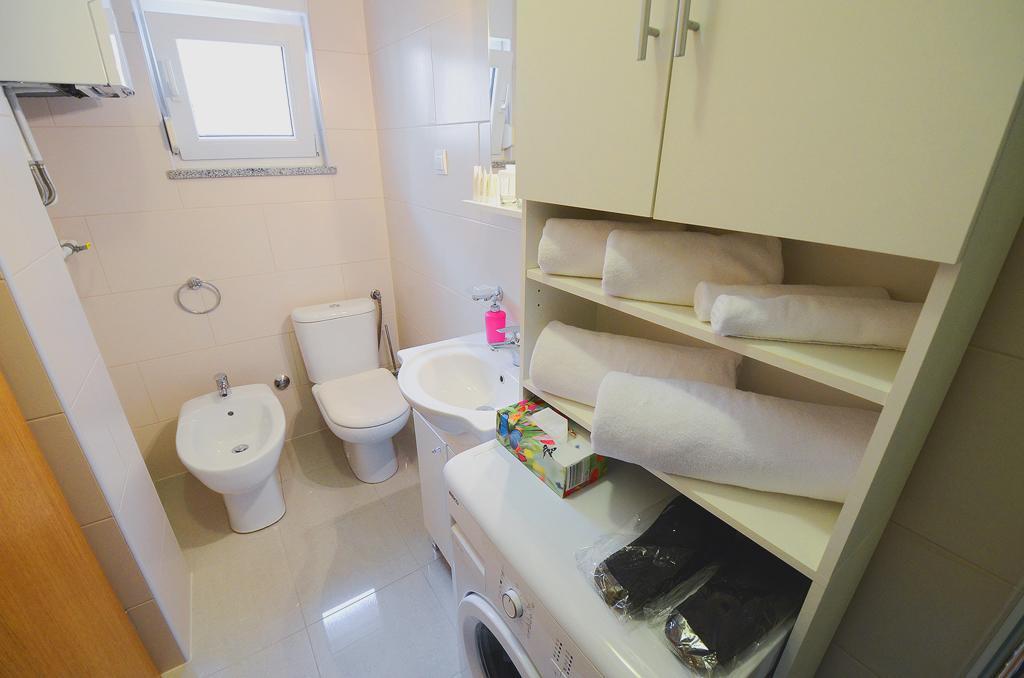 E&E Apartment Arena With Free Private Parking พูลา ภายนอก รูปภาพ